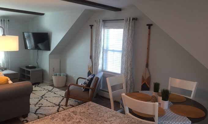 Camp Ellis Apartamento | Recién amueblado de un dormitorio a pocos pasos de Ferry Beach