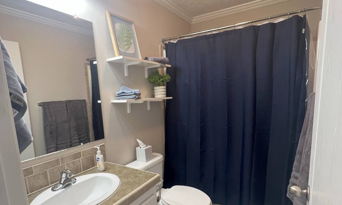 D'Iberville Casa | Newly Furnished Townhome-8 minutes to the beach