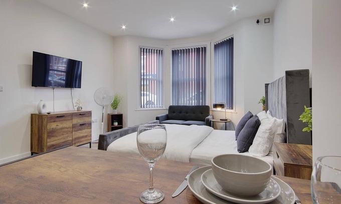 Poole Apartamento | Moderno-Estudio-Baño privado-Newly Refurbished