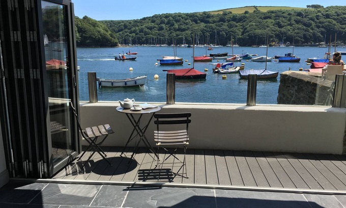 Fowey Casa | Propiedad recientemente renovada, impresionante frente al mar con amarre en marcha, Fowey.
