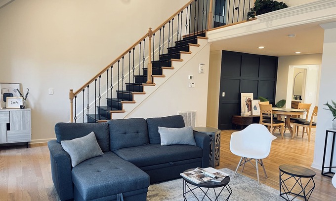 Bellevue Casa | Newly Remodeled - 4 bedroom Single Family w/ fully fenced in yard