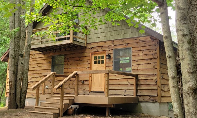 Thompsonville Casa | Newly remodeled Beautiful Betsie river home 500'waterfront Ski fish explore