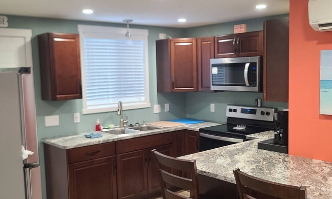 East Side Pioneers Casa | Newly remodeled "Beach" Themed home that is close to downtown and Mayo Clinic.