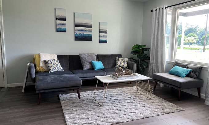 Noblesville Casa | Newly Remodeled Home mins to Grand Park Sports Complex, biking & walking trails.