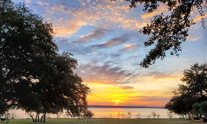 Lake Whitney Casa | Recientemente remodelada Lake Whitney Lakefront House + Bunk House