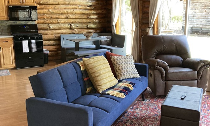 Sextonville Cabina | Newly remodeled log cabin next to beautiful Wisconsin River- Rivers Edge Cabin