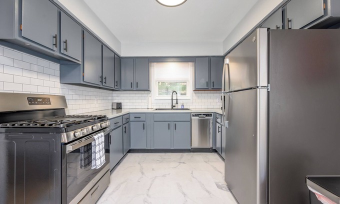 Highland Square Casa | Newly Remodeled Metro Parks Home