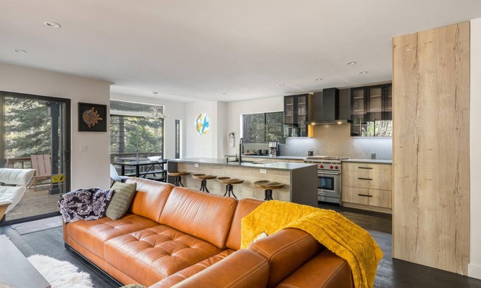 McKinney Estates Casa | NEWLY REMODELED!Modern Mountain House. Hot tub perched above creek.TESLA charger