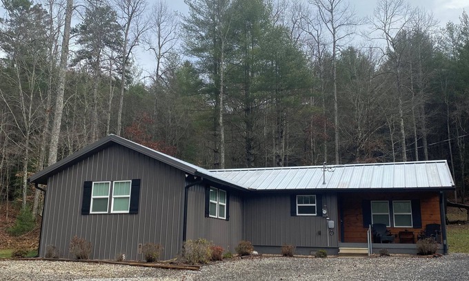 Murphy Casa | NEWLY Remodeled Private 2-bedroom mountain house in beautiful Murphy