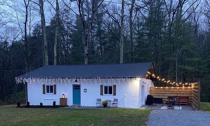 Hendersonville Casa | Newly Remodeled Private 2Br/2Ba with Hot tub and Foosball Table