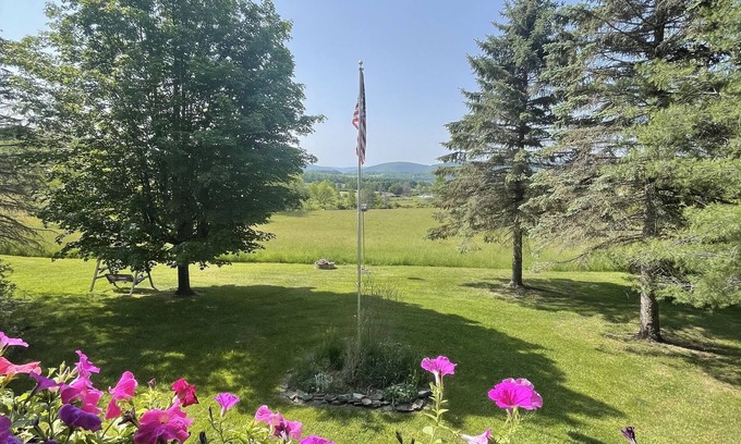 Middlebury Center Cabina | Newly renovated: Million Dollar Mountain View Getaway!!