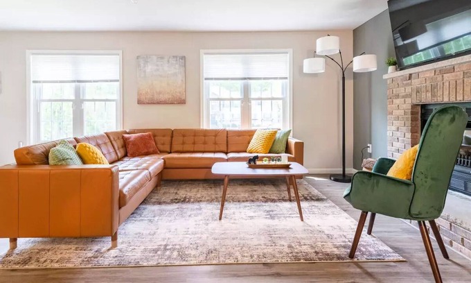 East Stroudsburg Villa | Newly Renovated! Dog Friendly! Hot Tub! “Friends” TV Show Themed House!