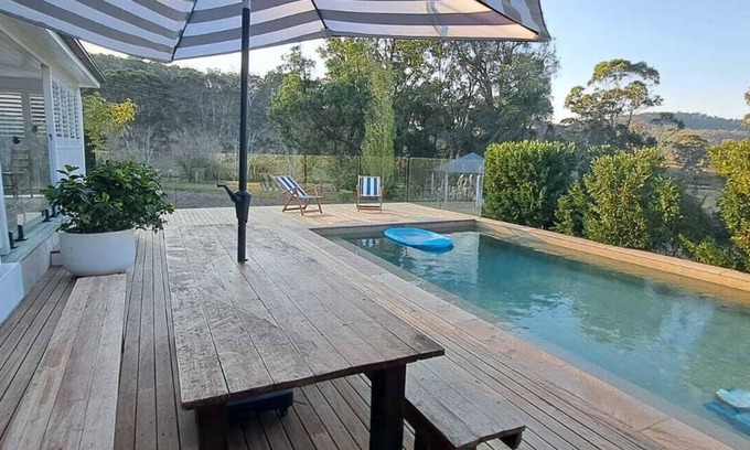 Wollombi Otro | Newly renovated 2 bedroom farmhouse with swimming pool. Walk to Wollombi village