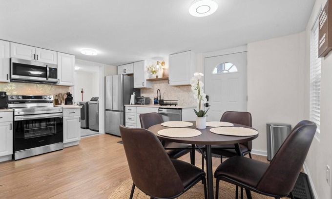 Tariffville Apartamento | Newly Renovated 2 Bedroom in Heart of Tariffville