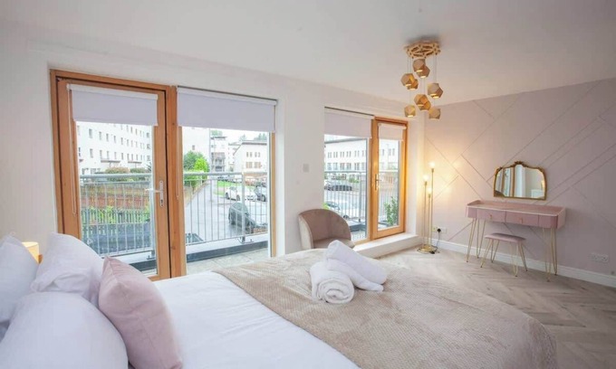 North West Casa | Newly Renovated 3 Bedroom Modern House