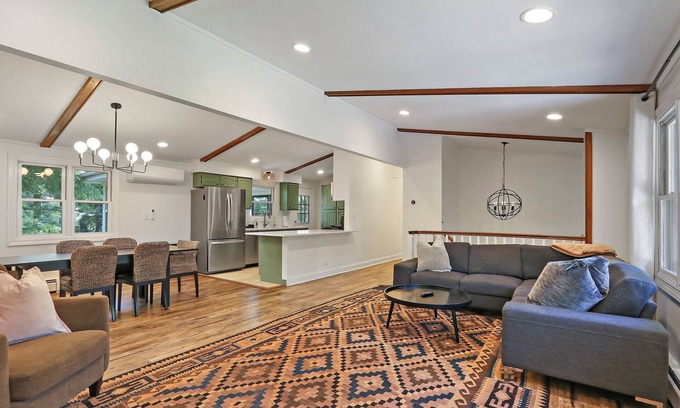 Zenda Casa | Newly renovated 4-bed, 2-bath spacious home, walking distance to Lake Geneva.