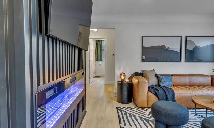 Birmingham Casa | Newly Renovated 4 BD/3 BA Birmingham Home Hot Tub