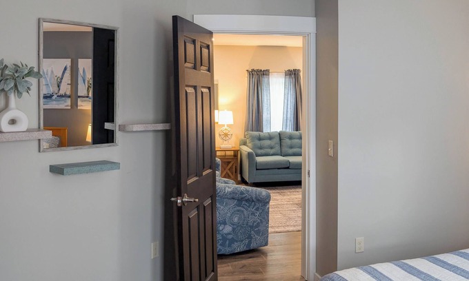 Ellsworth Apartamento | Newly Renovated Acadia Apartment Maple Street