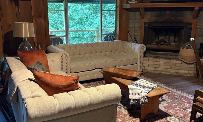 Saratoga Cabina | Newly renovated cabin on Lake Millwood, Saratoga Landing