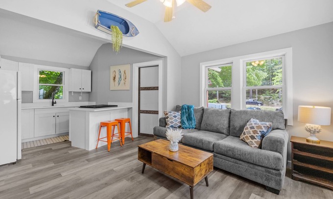 Alton Cabaña | Newly Renovated Cottage 8 Main Street Alton Bay!