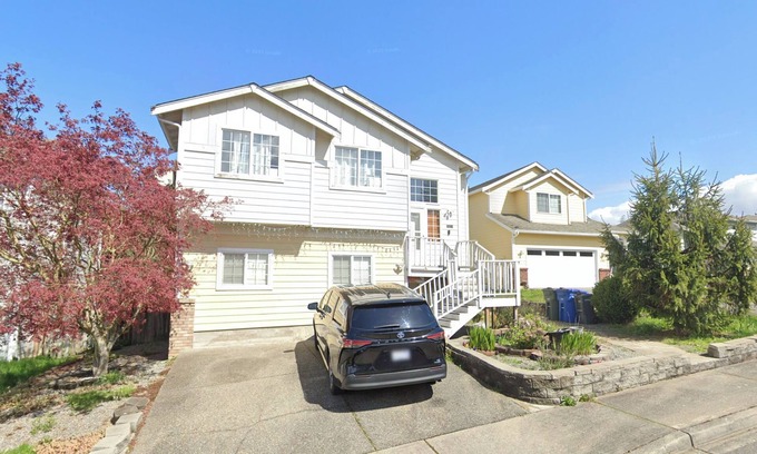 Des Moines Casa | Newly Renovated Downstairs 3BR/2BA Suite — Near Airport + Laundry + Parking