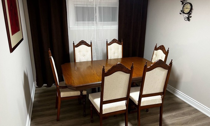 Mississauga Valleys Apartamento | Newly Renovated Ground Floor One Bedroom Apartment