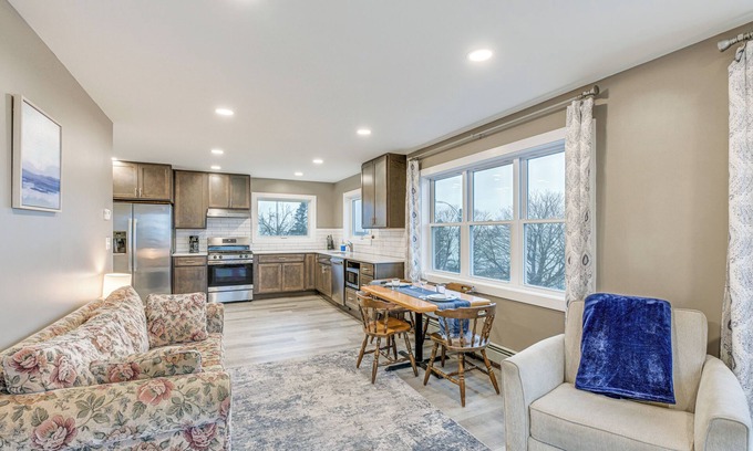 Lubec Apartamento | Newly Renovated Maine Retreat: Deck w/ Ocean View!