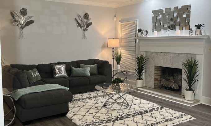 Athens Condominio | Newly Renovated Modern Spacious 2 Bedroom Condo - Close to UGA