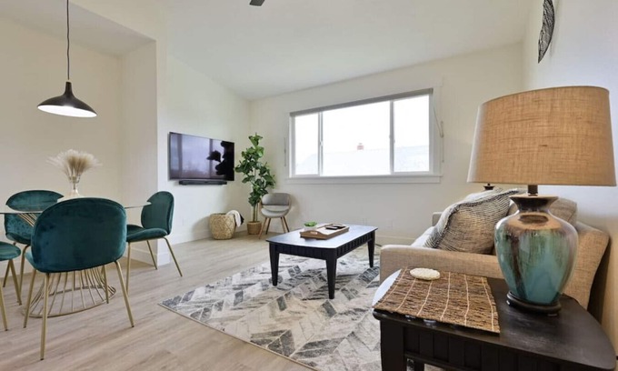 Grant Apartamento | Newly Renovated! - Modern Upstairs Loft
