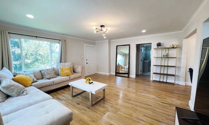 Park Mesa Heights Casa | NEWLY Renovated Spacious 3-Bedroom Big Yard Home