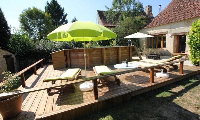 Tremolat Casa | Recientemente renovado granero de piedra con piscina en la hermosa villa medieval en Dordoña