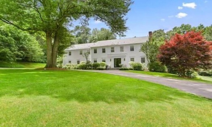 Westport Casa | Casa de verano recientemente renovada en Westport CT, piscina privada y spa, cerca de la playa y la ciudad