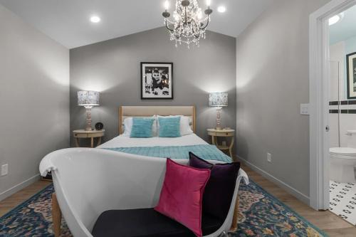 Williams Bay Apartamento | Newly Renovated The American Hotel Breakfast at Tiffany's Suite