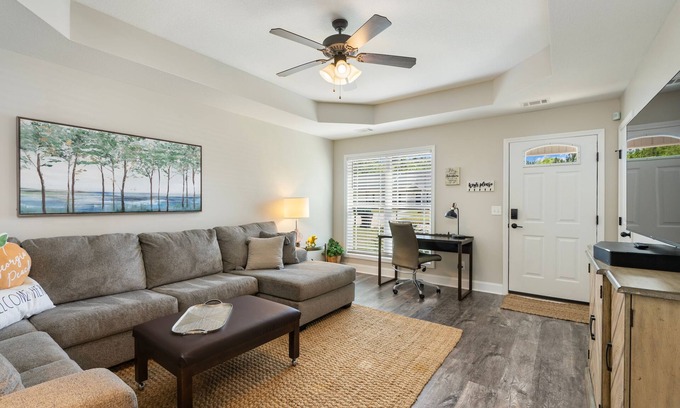 Perry Casa | Newly renovated townhome 11 min from GA National Fair Grounds!