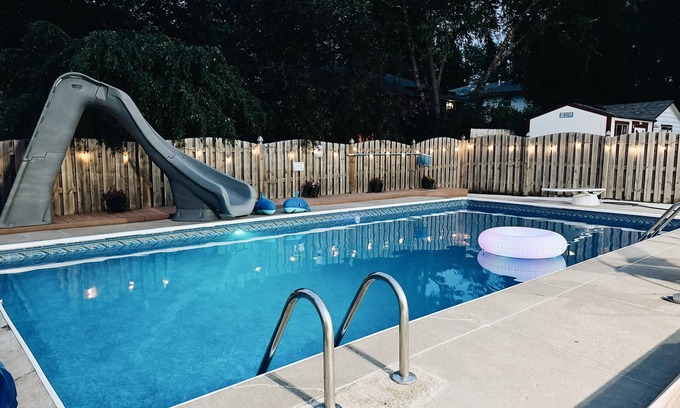 South Central Omaha Casa | Newly Renovated with Pool, close to CWS 3 bedroom, 7 bed, 2 bathroom, sleeps 12