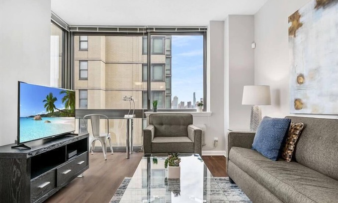 Hudson Exchange Apartamento | Newport PATH 2 BR | Club room with billiards