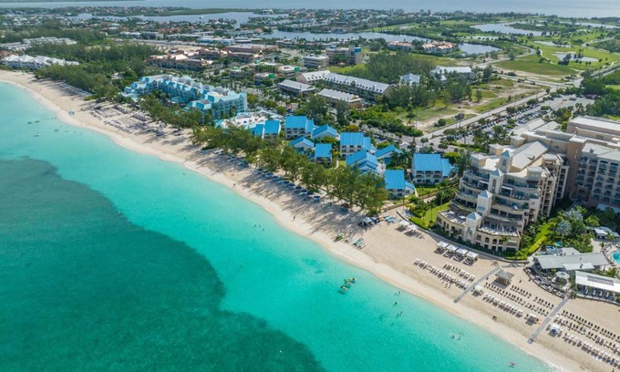 Seven Mile Beach Apartamento | Next to Ritz Carlton, Oceanview 1BR on Seven Mile Beach