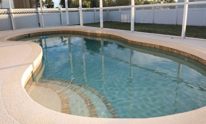 Rotonda Heights Casa | Family & Pet Spa-Like Stay Heated Pool & Steam Shower , King Bed, 12 min beach!
