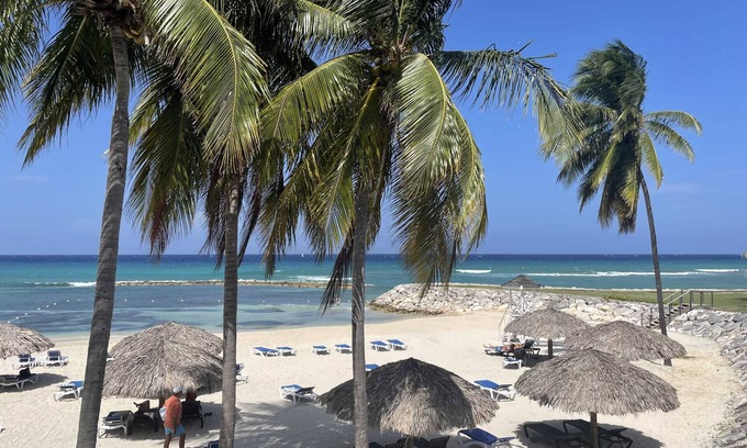 IronShore Estates Apartamento | Nianna Coral Bay Luxurious Townhouse- 3