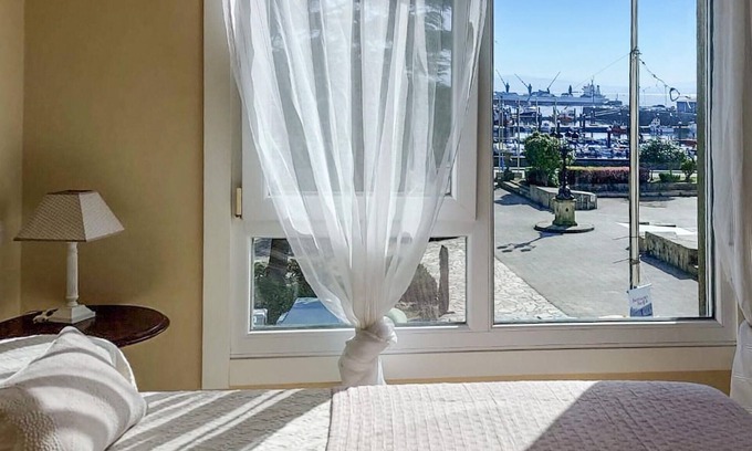 Puebla del Caraminal Apartamento | Nice apartment in A Pobra do Caramiñal with WiFi