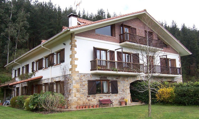 Busturia Apartamento | Hermoso apartamento para 4 personas con WIFI, TV y patio