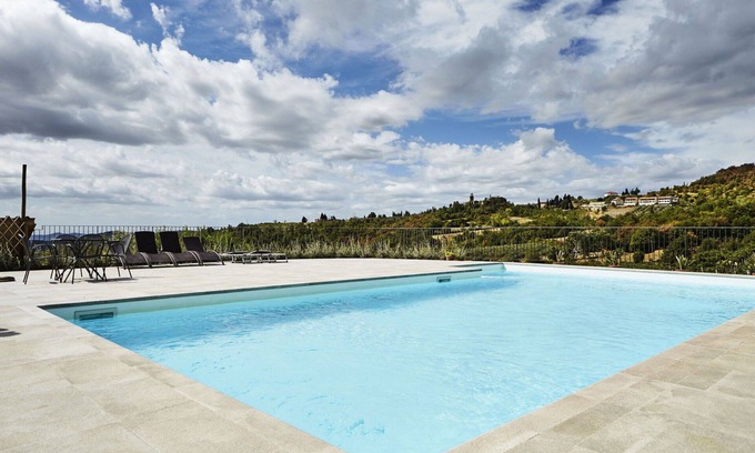 Capolona Apartamento | Precioso apartamento con piscina, WIFI, TV, mascotas permitida y vista panorámica, cerca de Arezzo