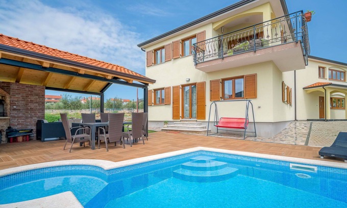 Tar-Vabriga Apartamento | Precioso apartamento para 2 personas con piscina, WIFI, A/C, TV y mascotas permitida