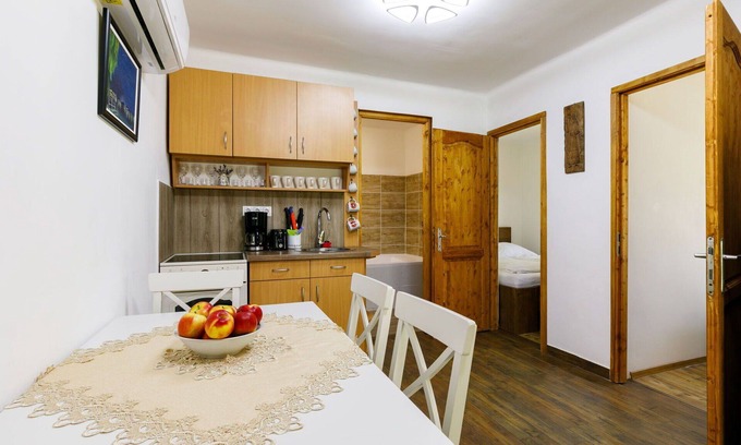 Fonyodliget Apartamento | Precioso apartamento para 4 personas con A/C, WIFI, TV, terraza y mascotas permitida