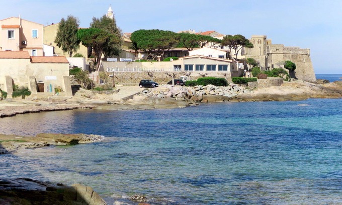 Algajola Apartamento | Hermoso apartamento para 5 personas con WIFI, A/C, TV y terraza