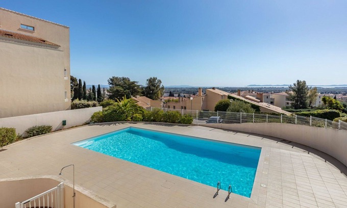 Hyeres Apartamento | Bonito apartamento para 5 personas con piscina, WIFI, TV y terraza