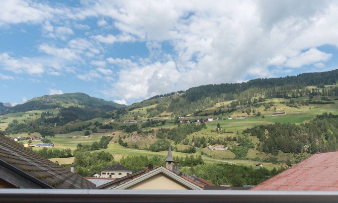 Zillis Apartamento | Bonito apartamento para 7 personas con WIFI, TV, balcón y vista panorámica