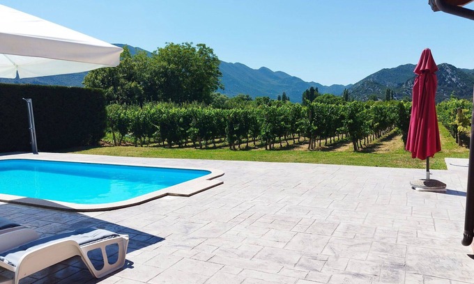 Dusina Apartamento | Hermoso apartamento para 8 personas con piscina privada, WIFI, A/C, TV y terraza