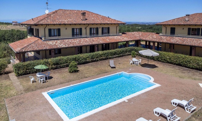 Mombaruzzo Apartamento | Bonito apartamento para 12 personas con WIFI, piscina, TV, balcón y mascotas permitida