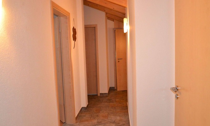 Sankt Anton am Arlberg Villa | Acogedor apartamento en villa para 5 personas con WIFI, TV, balcón y mascotas permitida